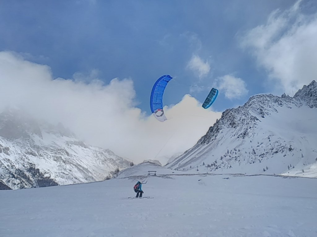 cross en snowkite sur les spots du Col du Lautaret avec Kite Légende